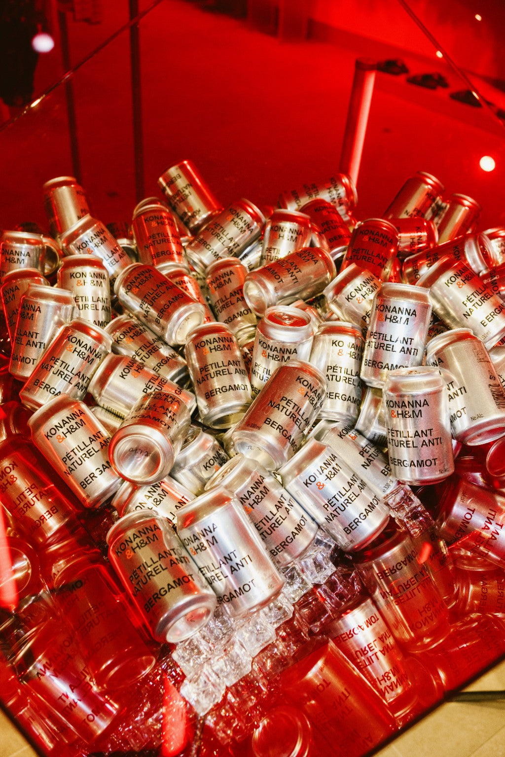 KONANNA Bergamot cans at the H&M Vienna opening